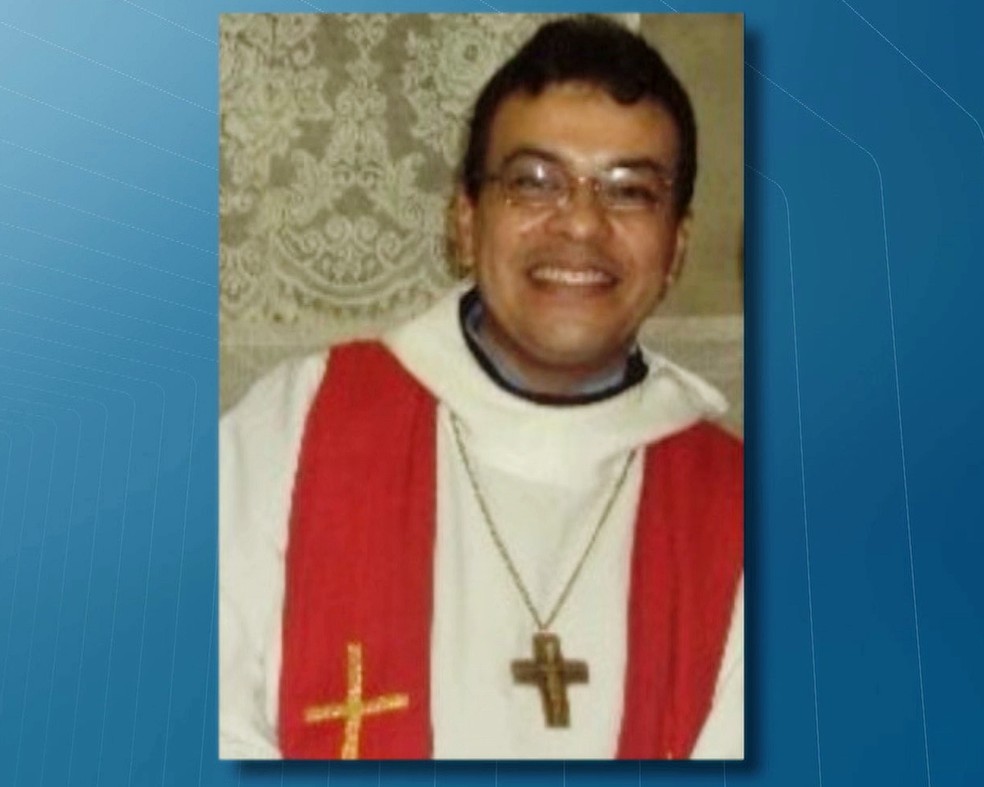 Padre Pedro Gomes Bezerra foi encontrado morto e enrolado em lençol dentro de casa em Borborema, na Paraíba (Foto: Reprodução/TV Cabo Branco/Arquivo)