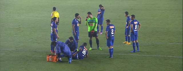 Sem traumas: Dedé volta à Vila Belmiro, palco de grave lesão no joelho em 2014