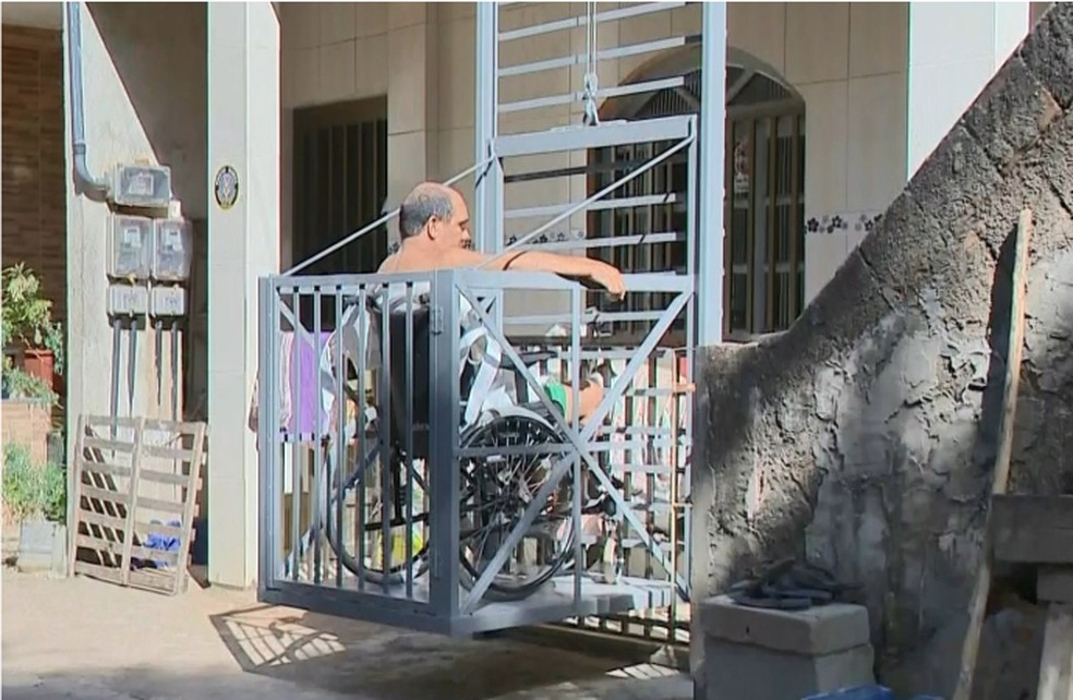 AntÃ´nio ganhou elevador de Jayme â Foto: ReproduÃ§Ã£o/TV Gazeta