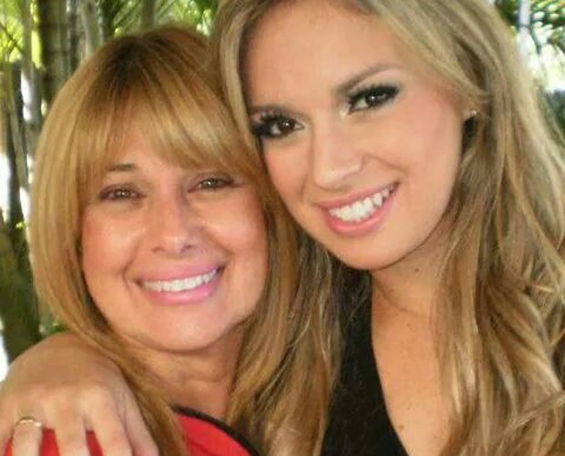 Carol Soares é só chamego com a mãe! (Foto: Arquivo Pessoal)