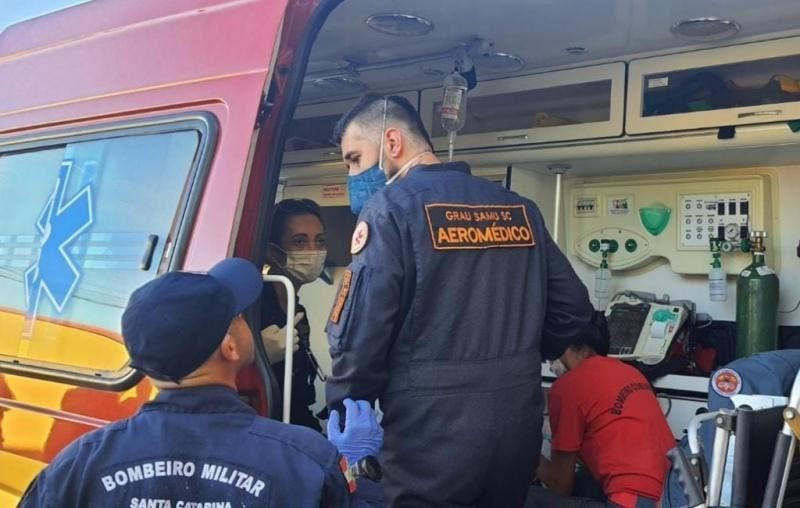 Menino de 7 anos engole apito, para de respirar e é socorrido por bombeiros em SC