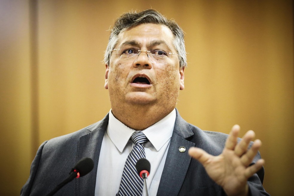 O ministro da Justiça, Flavio Dino, durante entrevista coletiva nesta segunda (10) — Foto: Wallace Martins/Futura Press/Estadão Conteúdo