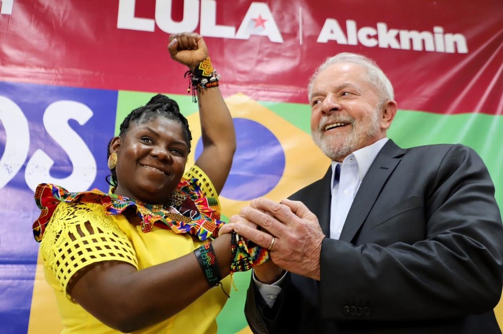 A vice-presidente da Colômbia, Francia Márquez, com Lula durante a campanha eleitoral.  — Foto: Reprodução/ Redes sociais