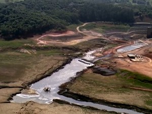 Represas do Sistema Cantareira enfrentam situação crítica (Foto: Reprodução/TV Globo)