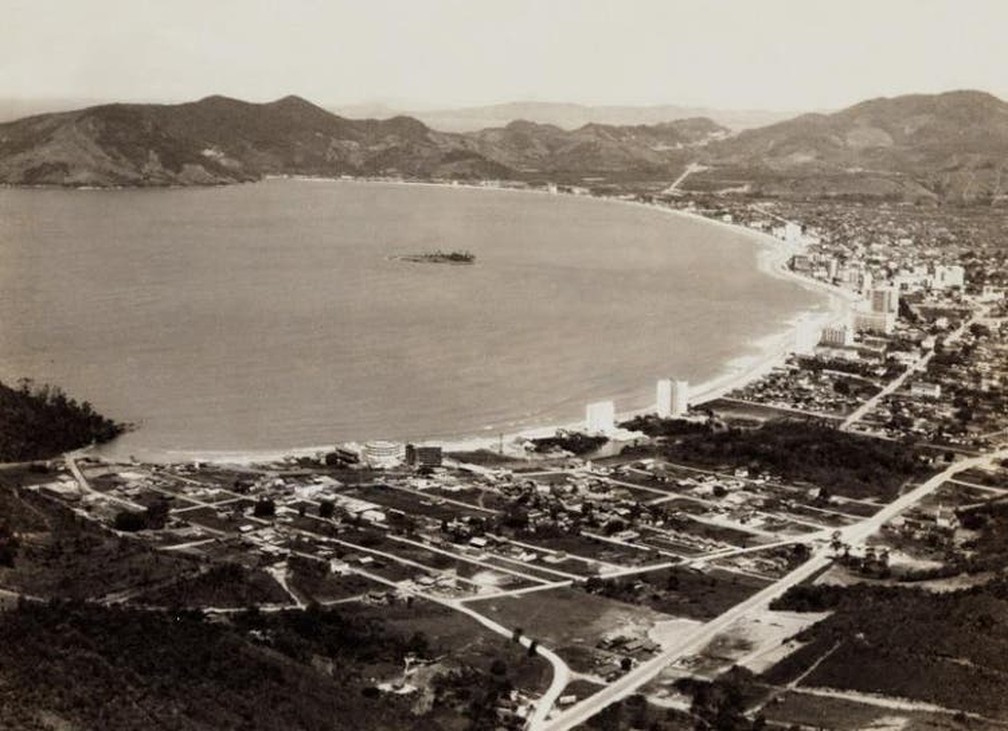 Vista da praia central na década de 1970 — Foto: Luiza Klein Lemos/PMBC/Divulgação