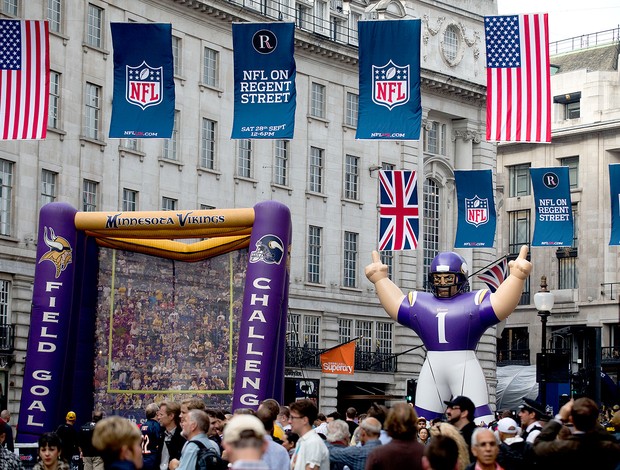 desfile NFL em Londres Vikings contra Steelers (Foto: AP)