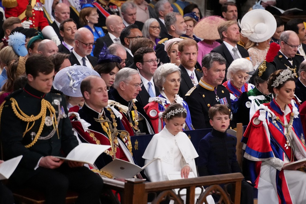 Príncipe William e príncipe Harry na coroação — Foto: Victoria Jones/Pool via REUTERS