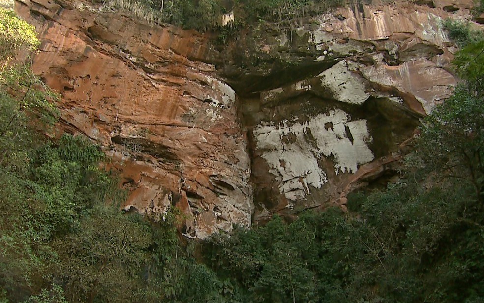 Local onde aconteceu acidente fica perto da cachoeira do Itambé — Foto: Antônio Luiz/EPTV