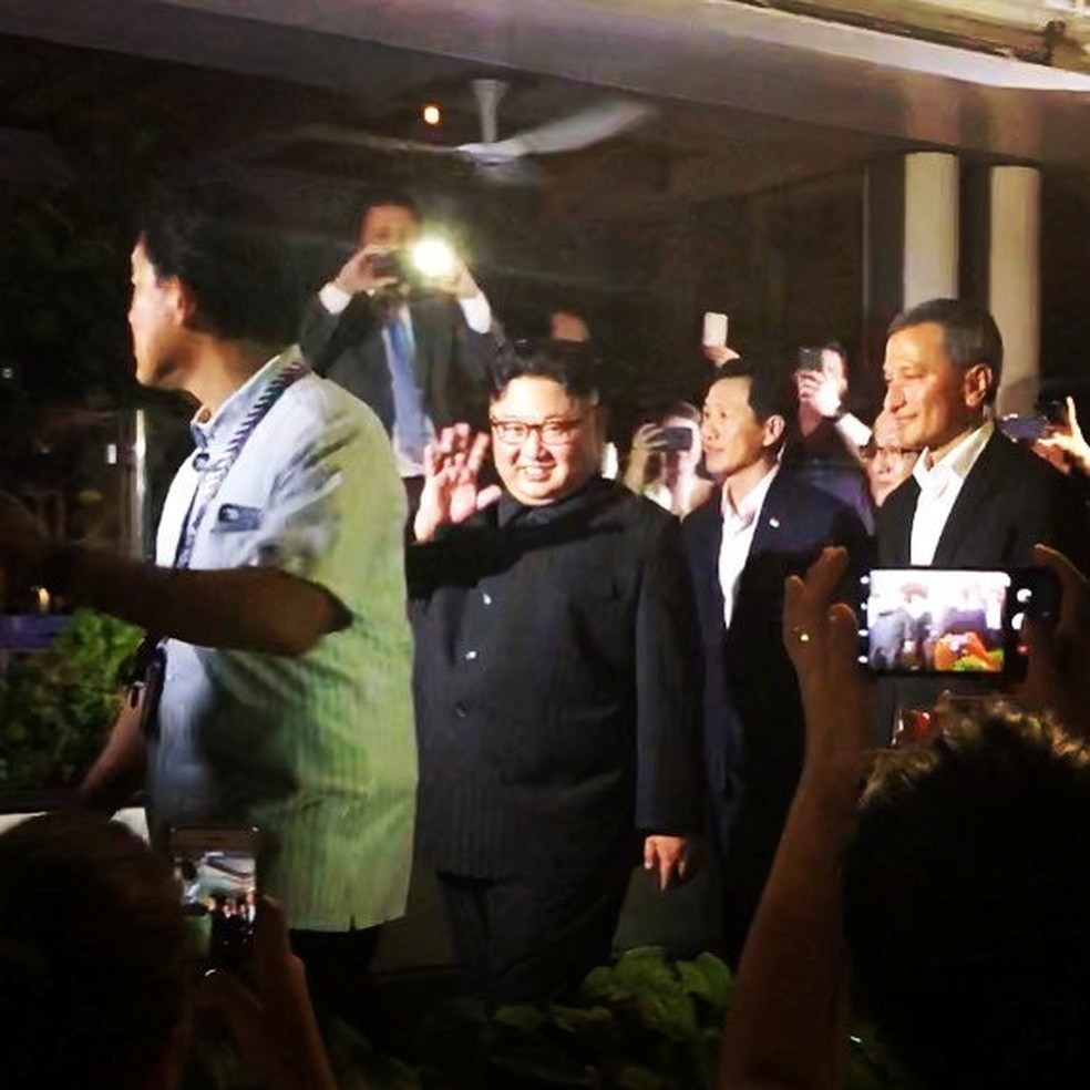 Kim Jong-un sai de hotel em Singapura para fazer passeio horas antes de aguardado encontro com Donald Trump (Foto: Chris Chamerlan via Reuters)