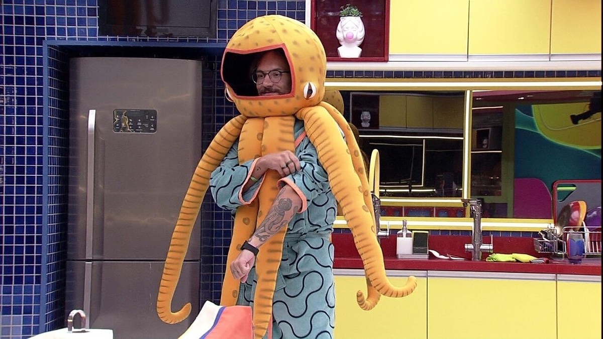 Eliezer comenta sobre fantasia de polvo do 'Monstro extra' no BBB 22:  'Combina com a minha tatuagem' | tempo real | Gshow