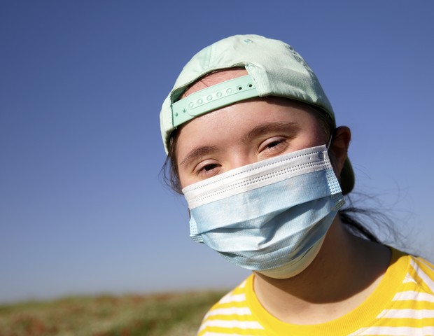 Criança usando máscara (Foto: Getty Images)