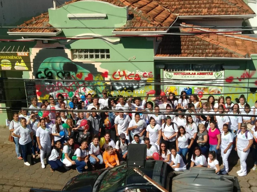 Apos Pichacoes Ofensivas A Professora Estudantes Pintam Muro De Colegio Com Frases De Amor E Gratidao Itapetininga E Regiao G1