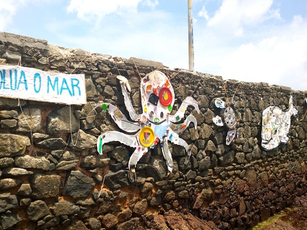 Arte com lixo retirado da Baía de Todos-os-Santos (Foto: Ruan Melo/G1)