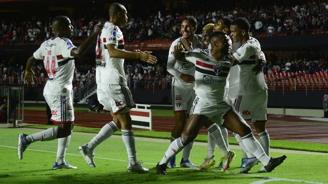 Gol de Arboleda em São Paulo x Everton