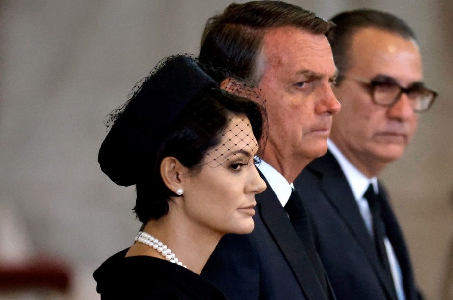 Primeira-dama Michelle Bolsonaro, o presidente Jair Bolsonaro, e o pastor Silas Malafaia no velório da rainha Elizabeth II