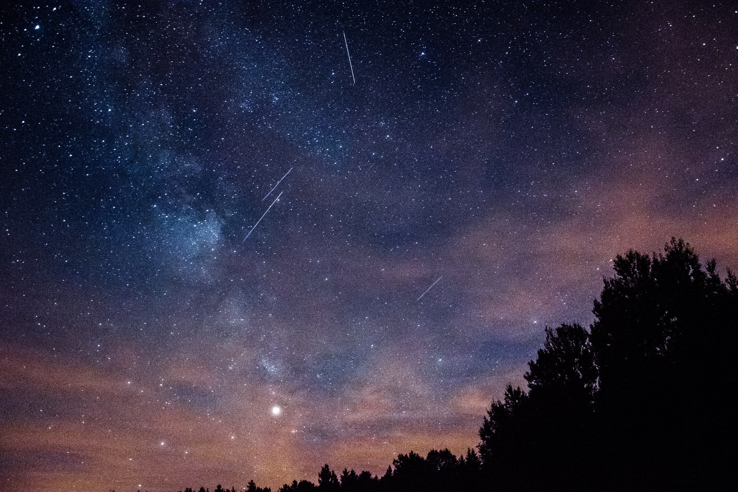 Chuva de meteoros Lirídeos marca o mês de abril (Foto: Michał Mancewicz/Unsplash)