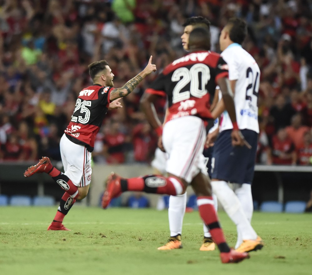 Ao virar contra Junior, Flamengo quebra seu recorde de gols por ano no século