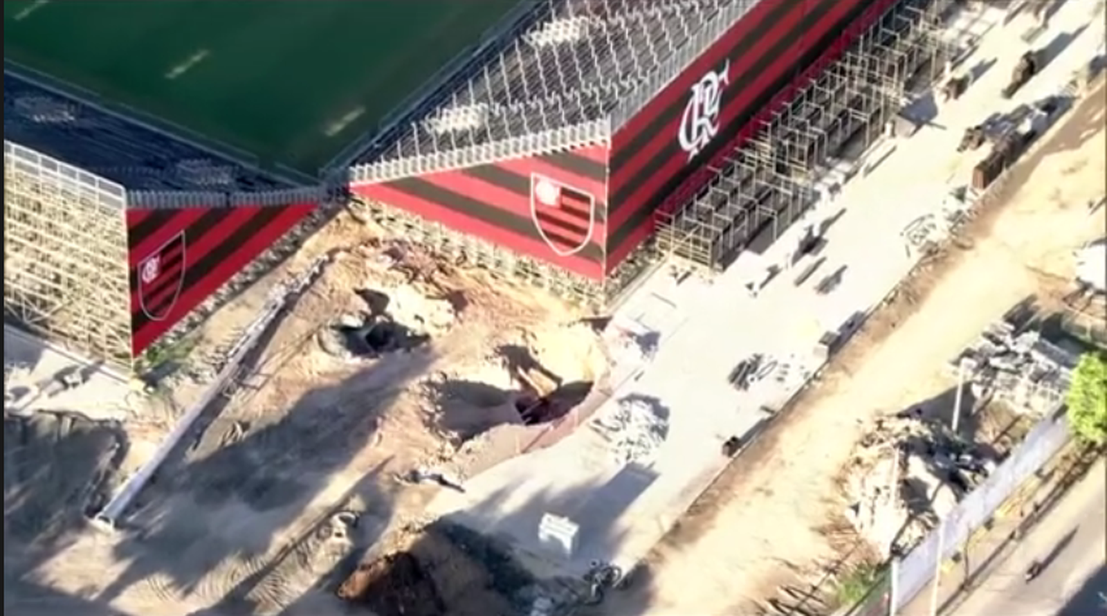 Dirigente do Fla diz que Botafogo foi desonesto em caso cratera na Ilha