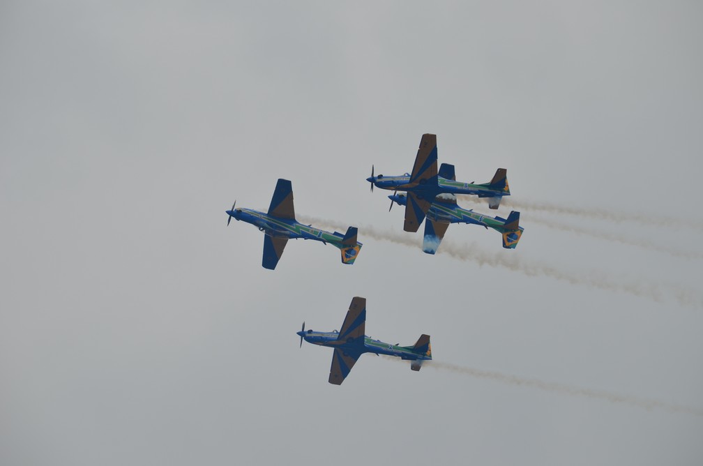 Domingo Aéreo tem apresentação da Esquadrilha da Fumaça, em Pirassununga — Foto: Ana Marin/g1