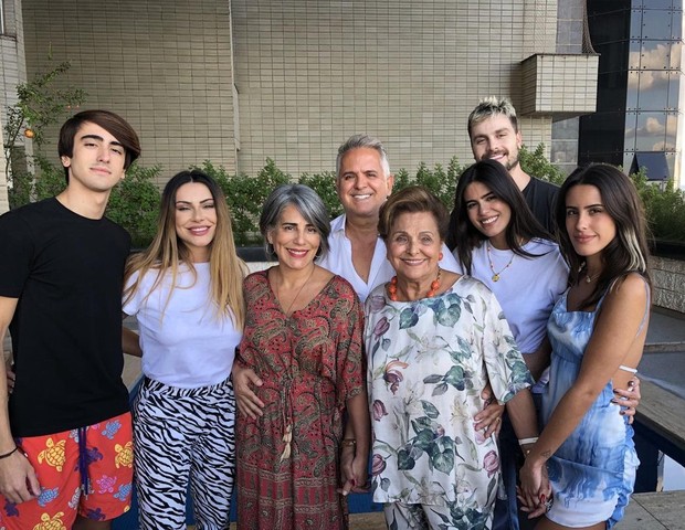 Bento, Cleo, Gloria Pires, Orlando Morais, D. Odília, Antonia, Paulo Dalagnoli e Ana (Foto: Reprodução/Instagram)