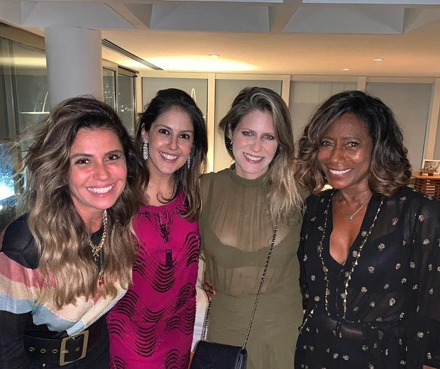 Giovanna Antonelli recebe Didi Wagner e Gloria Maria em festa (Foto: Reprodução/Instagram)