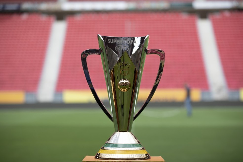 Trof&eacute;u da Supercopa do Brasil estar&aacute; em jogo no dia 28 de janeiro, em Bras&iacute;lia &mdash; Foto: Lucas Figueiredo/CBF