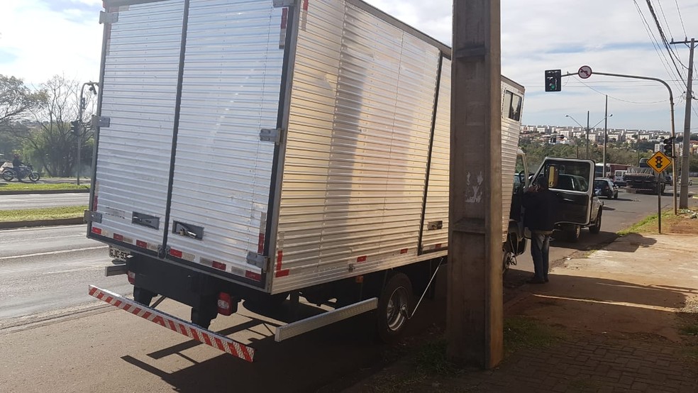 CaminhÃ£o quebrou ao chegar em Londrina â€” Foto: Receita Federal/DivulgaÃ§Ã£o