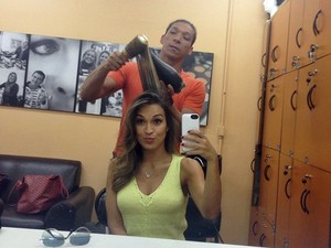 Talitha Morete cuida do cabelo no camarim do Mais Você (Foto: Arquivo Pessoal)