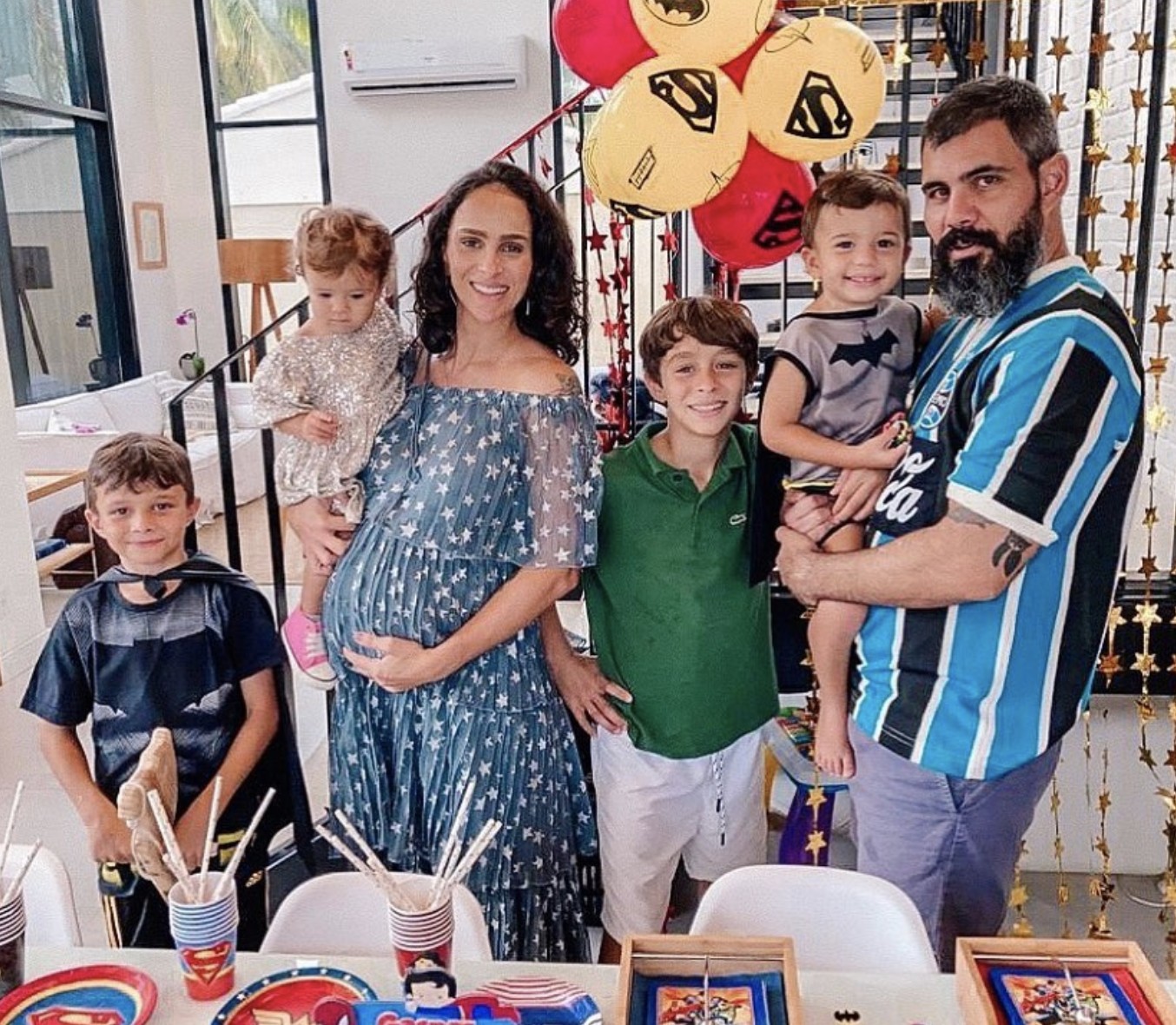 Juliano Cazarré e família — Foto: Reprodução/Instagram