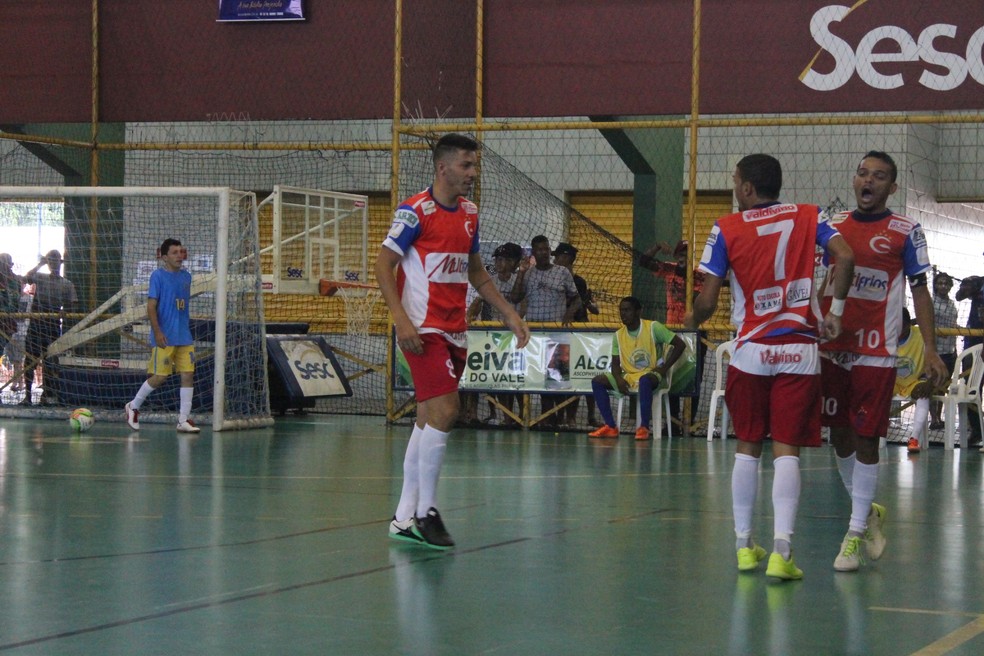 O time de Orocó não conseguiu segurar o Garapa (Foto: Emerson Rocha)