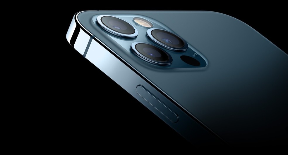 iPhone 12 Pro Max revela um conjunto de câmeras triplo — Foto: Divulgação/Apple