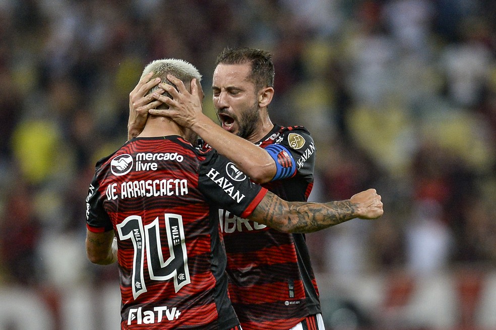 Arrascaeta e Ribeiro foram os melhores do Flamengo e falaram a mesma língua em campo — Foto: Marcelo Cortes/Flamengo
