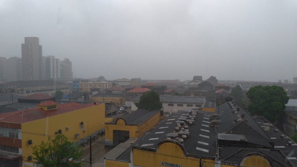 Chuva intensa atingiu regi&atilde;o da Baixada Santista, SP &mdash; Foto: Arquivo/G1