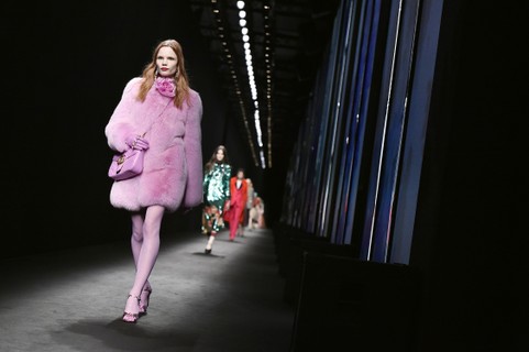 Gucci bane o uso de pele em suas coleções, decisão que já vigorou no desfile de verão 2018 da grife na semana de moda de Milão