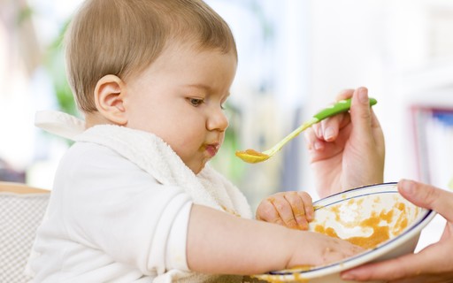 Tenho um filho de 2 anos que decidiu ser vegetariano. Agora só quer salada  e arroz. Isso é normal? - Revista Crescer