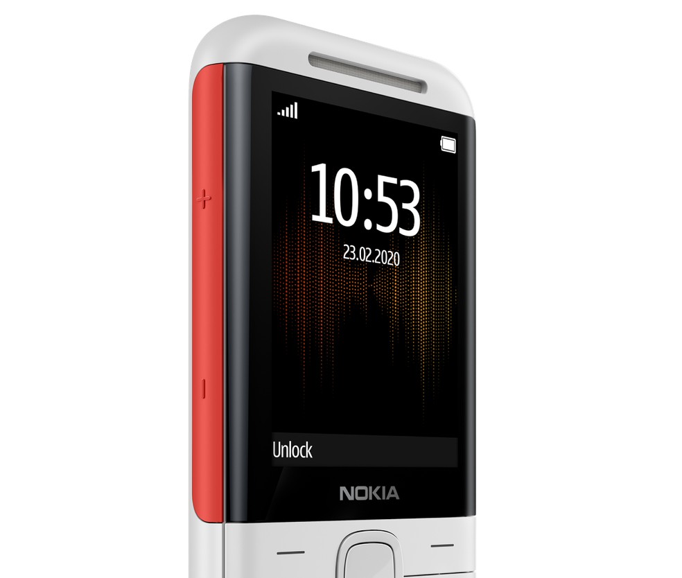 Nokia 5310 conta com os clássicos botões físicos para controle de áudio e auto-falantes frontais duplos. — Foto: Divulgação/HMD Global