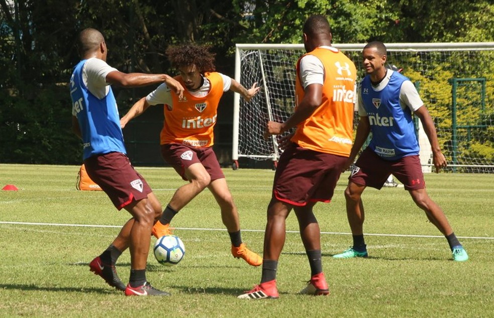 Jogadores do São Paulo fazem atividade no CT da Barra Funda (Foto: Felipe Pirollo / saopaulofc.net)