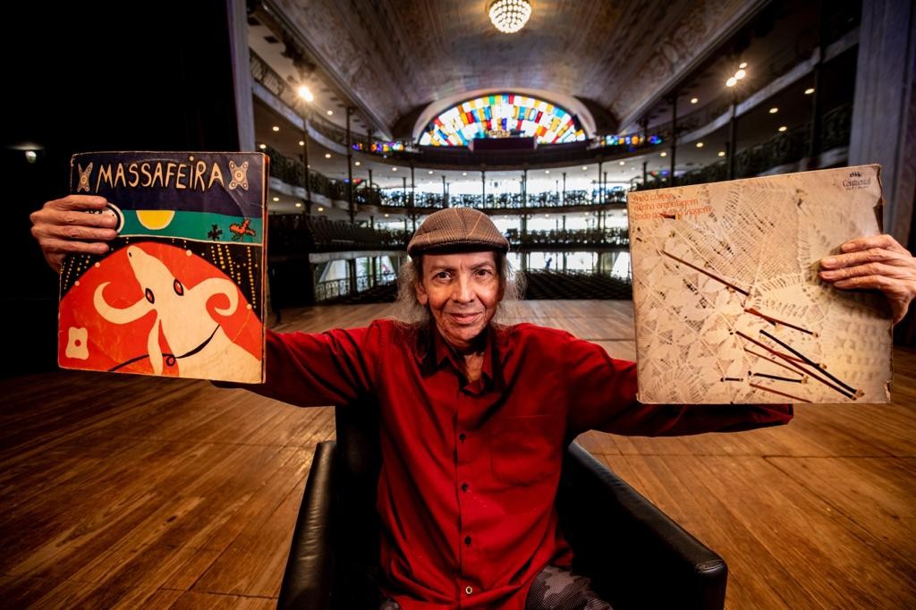 Cantor Ednardo é homenageado com o Troféu Sereia de Ouro 