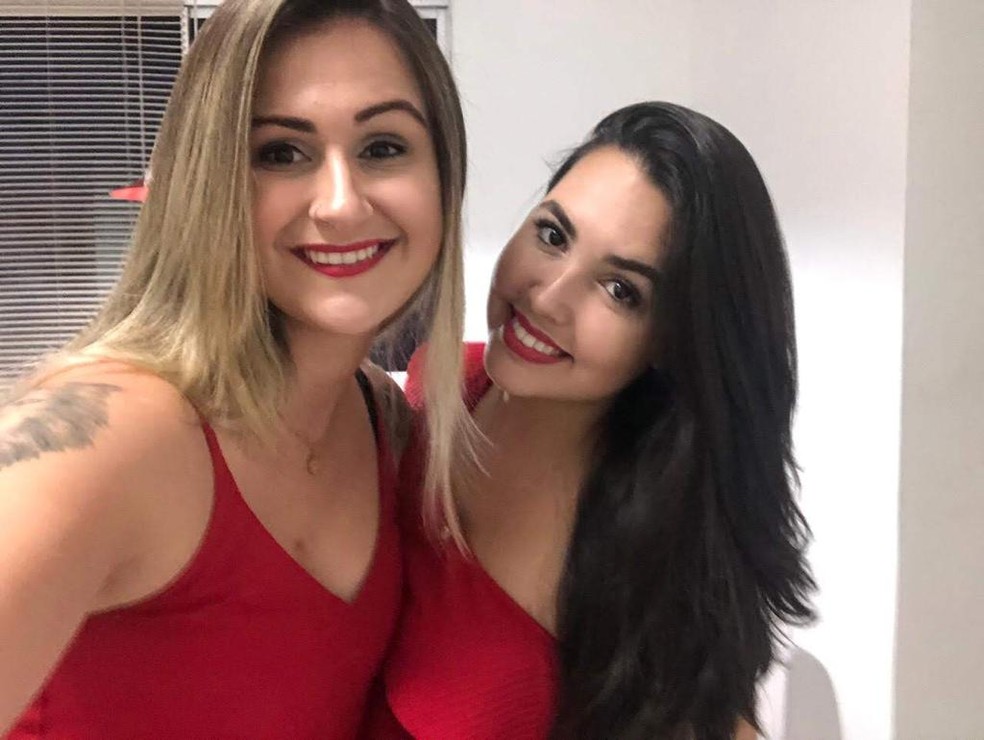 Amanda e Taina começaram a namorar há dois anos e ficaram noivas na última sexta-feira (8) em Bauru — Foto: Arquivo pessoal
