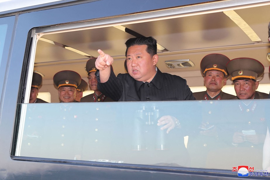 Presidente norte-coreano Kim Jon-un defendeu os testes de mísseis diante das 'ameaças militares' dos Estados Unidos na região