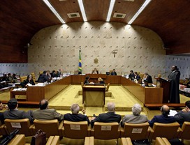 Plenário do STF: os ministros vão decidir que versão do escândalo é a verdadeira (Foto: O Globo)
