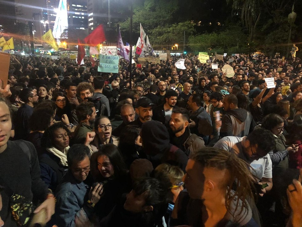 SÃO PAULO, 19h18: Manifestantes lotam Avenida Paulista pela AmazÃ´nia â Foto: Beatriz MagalhÃ£es/G1