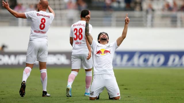 Claudinho comemora gol que abriu a vitória no Nabizão