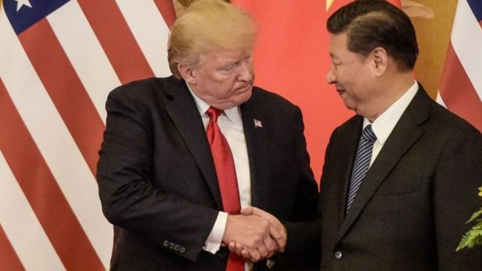 Donald Trump, retratado aqui ao lado do presidente Xi Jinping, apresenta a China como uma ameaça aos EUA — Foto: Getty Images/BBC
