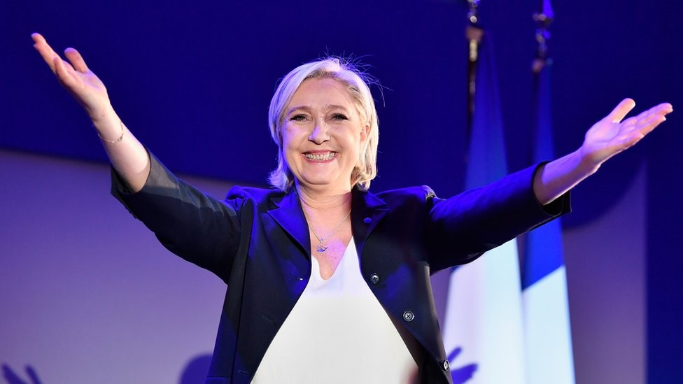 Marine Le Pen moderou seu discurso e mudou seu programa para atrair eleitores (Foto: AFP)