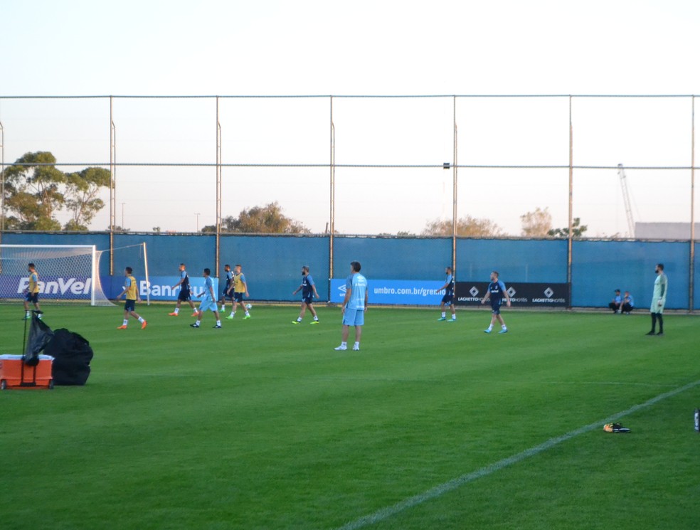 Grêmio treina no CT Luiz Carvalho, com o retorno de Arthur (Foto: Eduardo Deconto)