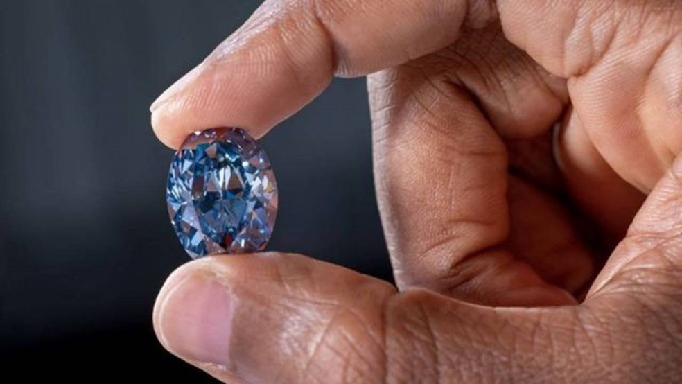 O Diamante Azul de Okavango é um diamante de "cor fantasia azul escuro" que pesa 20,46 quilates — Foto: Getty Images via BBC