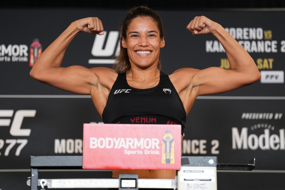 Julianna Peña pesagem UFC 277 — Foto: Getty Images