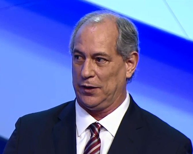 Ciro Gomes entra com pedido de impeachment contra Bolsonaro Bela