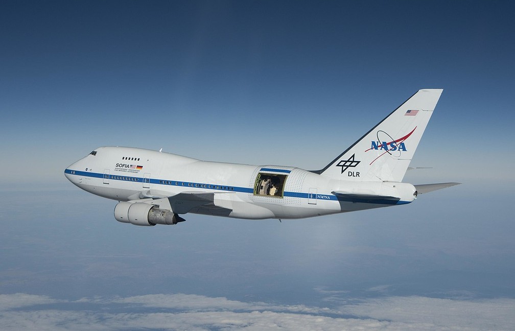 Para achar uma molécula de hidreto de hélio, pesquisadores criaram um observatório estratosférico a bordo de um Boeing 747 â€” Foto: Nasa